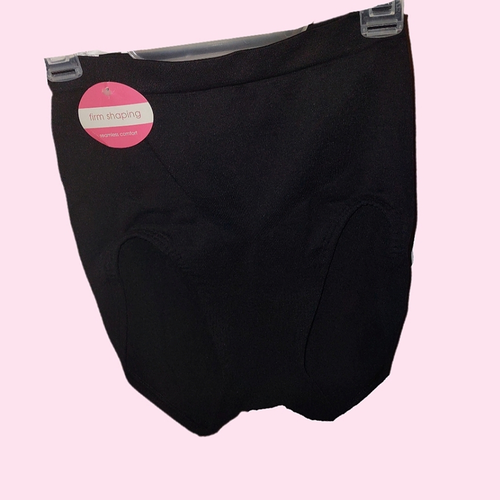 Barely There Seamless Shapewear Panties NWT